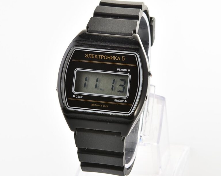 Vintage USSR digital watch Electronika 5 in plastic body - nearly weightless!