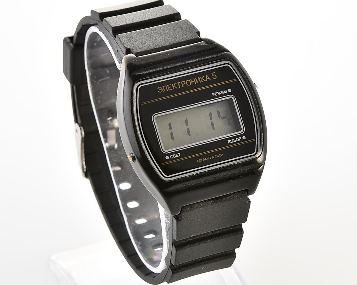 Vintage USSR digital watch Electronika 5 in plastic body - nearly weightless!