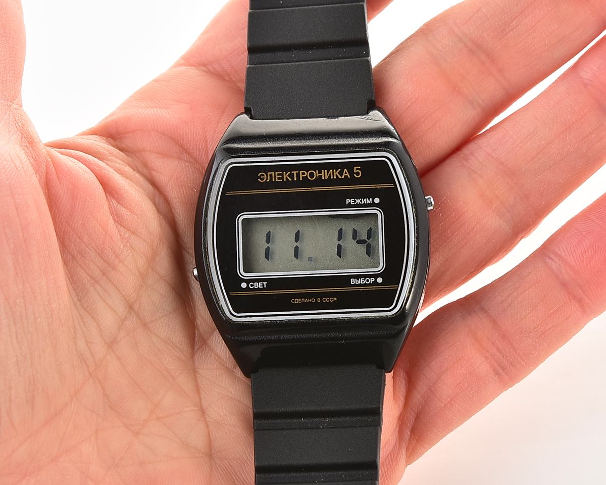 Vintage USSR digital watch Electronika 5 in plastic body - nearly weightless!