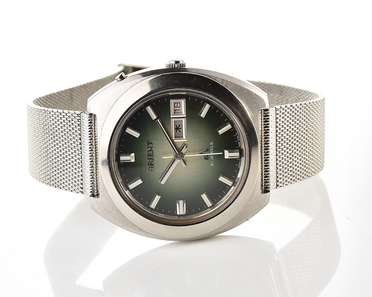 Vintage Orient Chronoace – Green Sunburst Day-Date Automatic from the Early 1970s
