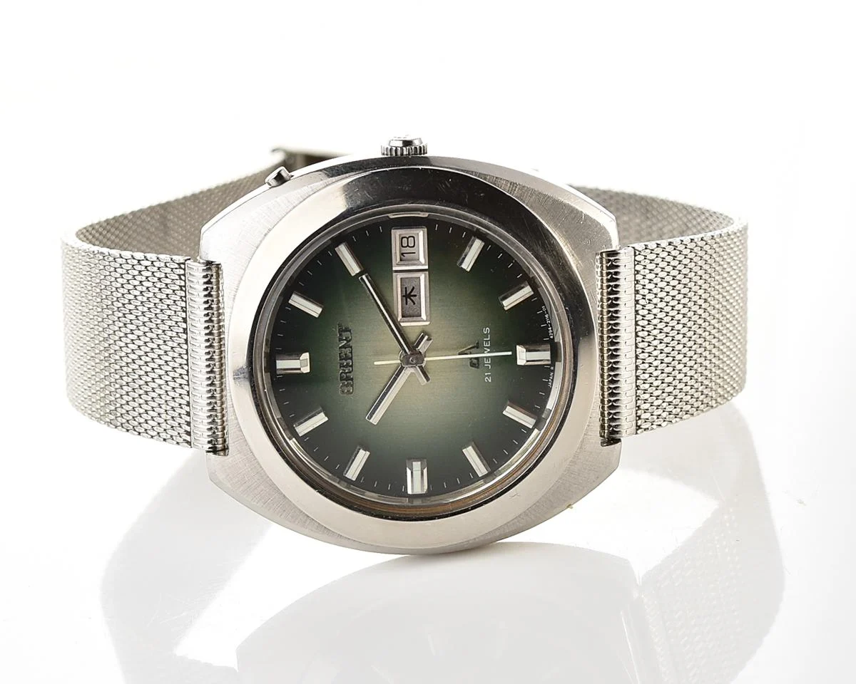 Vintage Orient Chronoace – Green Sunburst Day-Date Automatic from the Early 1970s