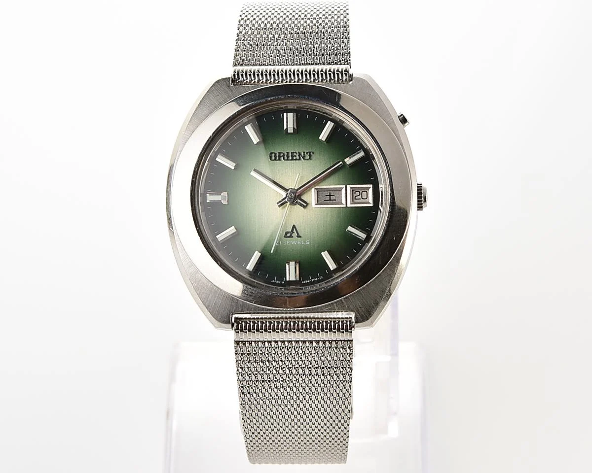 Vintage Orient Chronoace – Green Sunburst Day-Date Automatic from the Early 1970s
