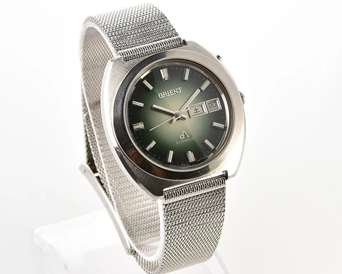 Vintage Orient Chronoace – Green Sunburst Day-Date Automatic from the Early 1970s