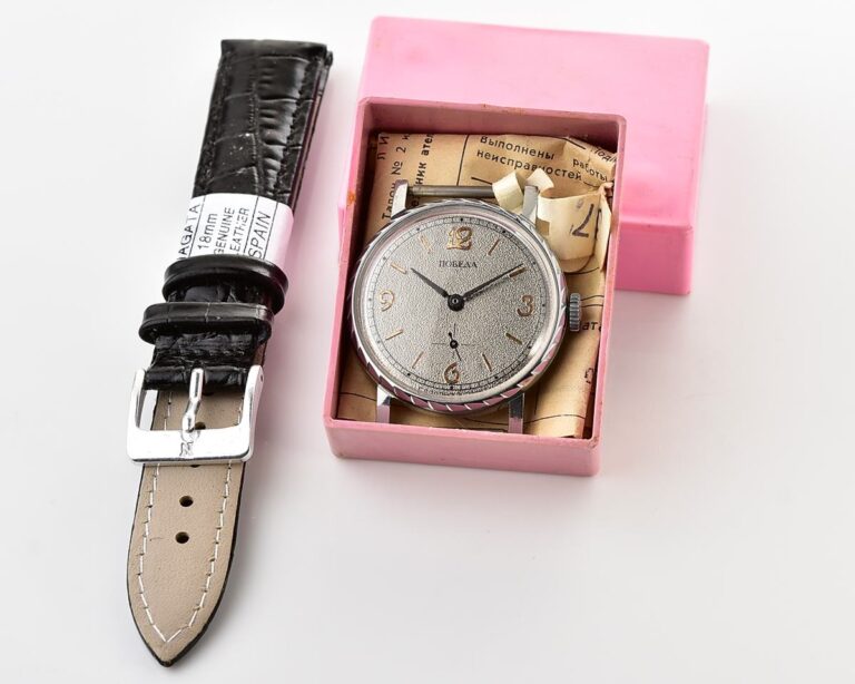 TIME CAPSULE: Mechanical POBEDA watch in box – New Old Stock(NOS)!