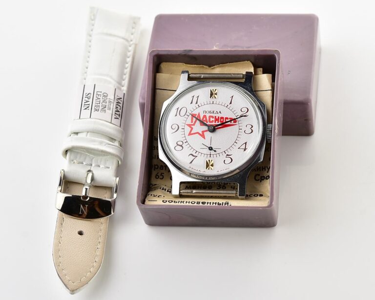 TIME CAPSULE: Soviet mechanical POBEDA Glasnost watch - New Old Stock(NOS)!