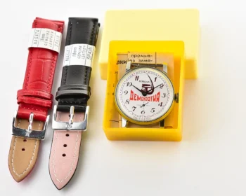 TIME CAPSULE: Soviet mechanical watch Pobeda – Democracy (Hammer and Sickle) – New Old Stock (NOS)!