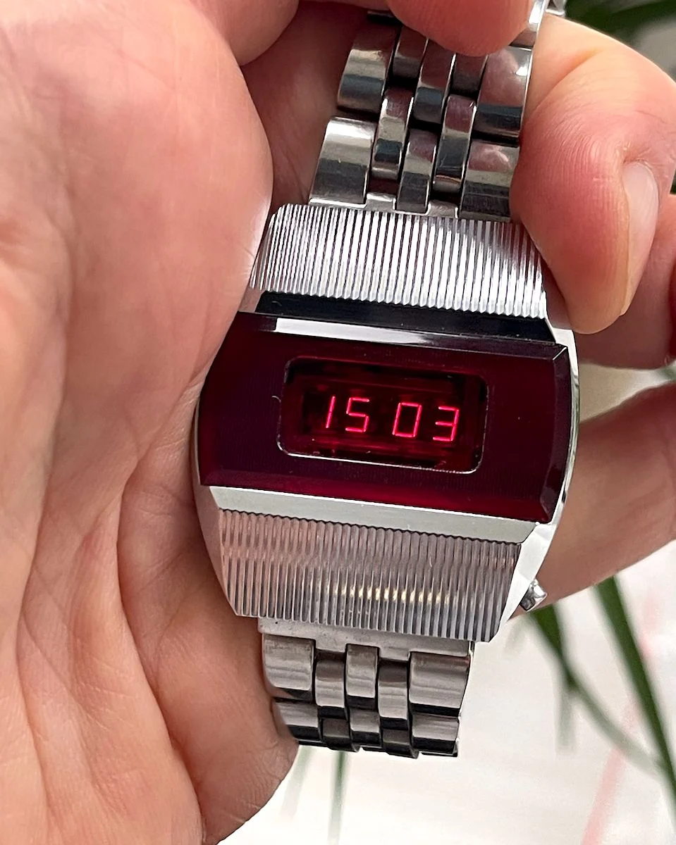 First Red LED Digital Vintage USSR Wrist Watch Electronika E-1 Pulsar!
