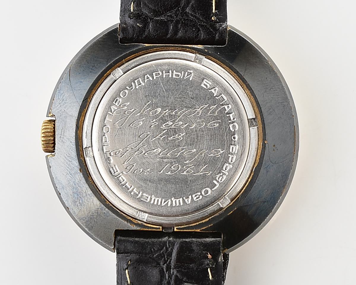 Vintage soviet RAKETA mechanical watch with day / date calendar
