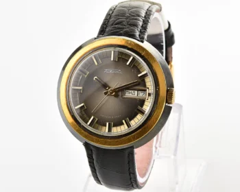Vintage Soviet Raketa mechanical watch with day / date calendar