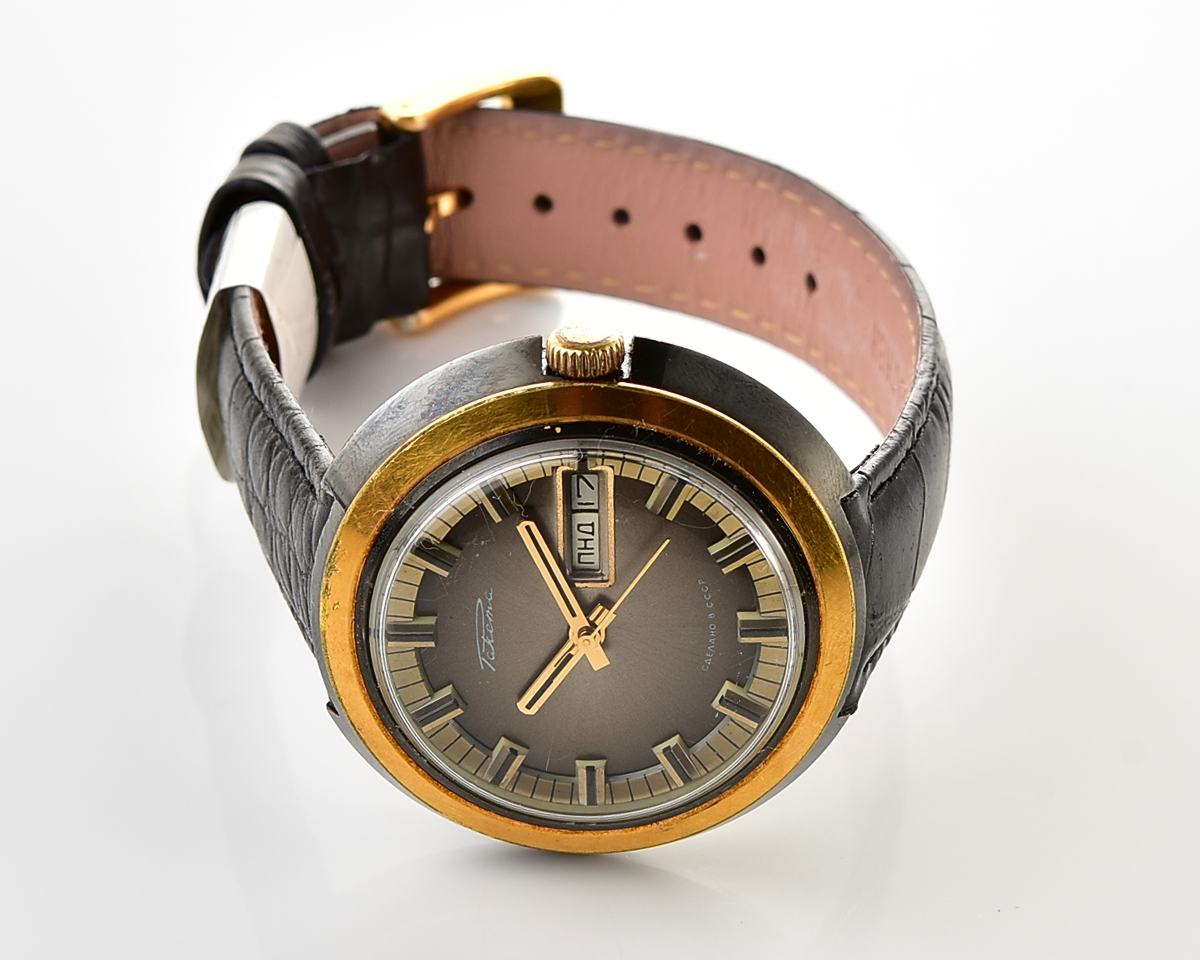 Vintage soviet RAKETA mechanical watch with day / date calendar