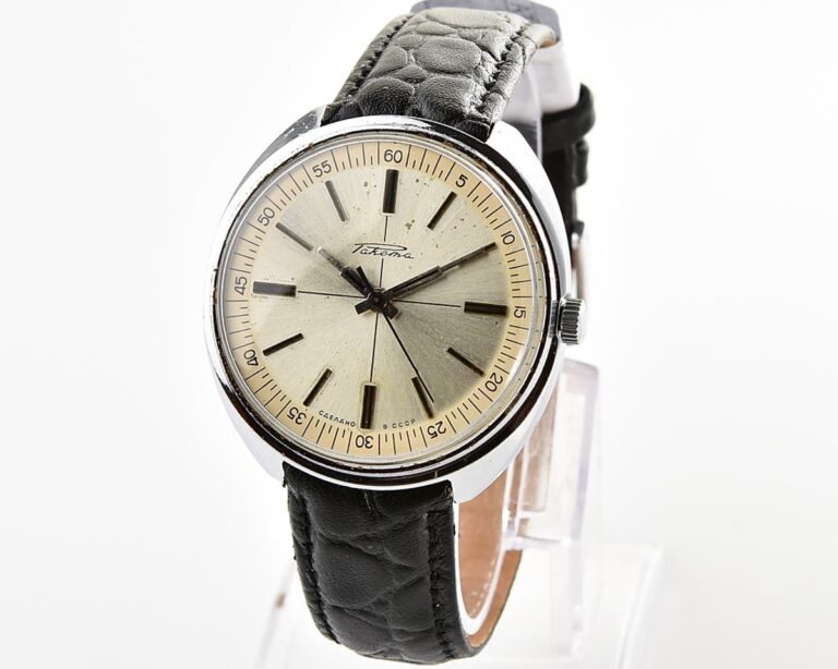 Vintage soviet RAKETA mechanical wristwatch
