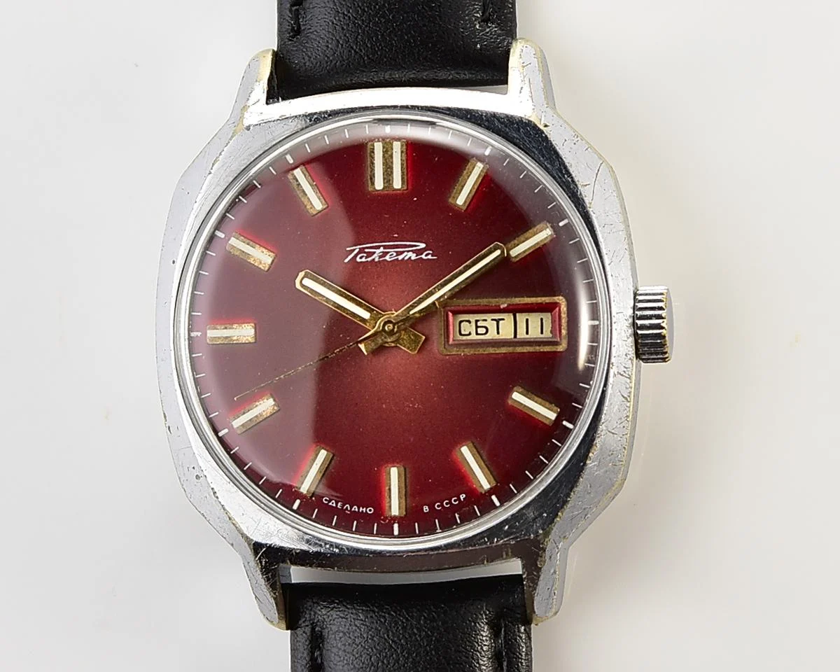 Soviet mechanical Raketa with automatic self-winding movement
