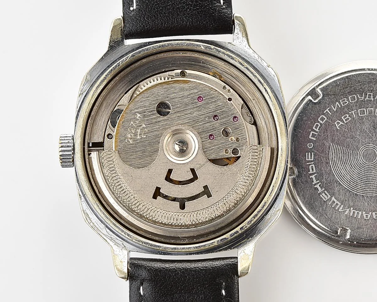 Soviet mechanical Raketa with automatic self-winding movement
