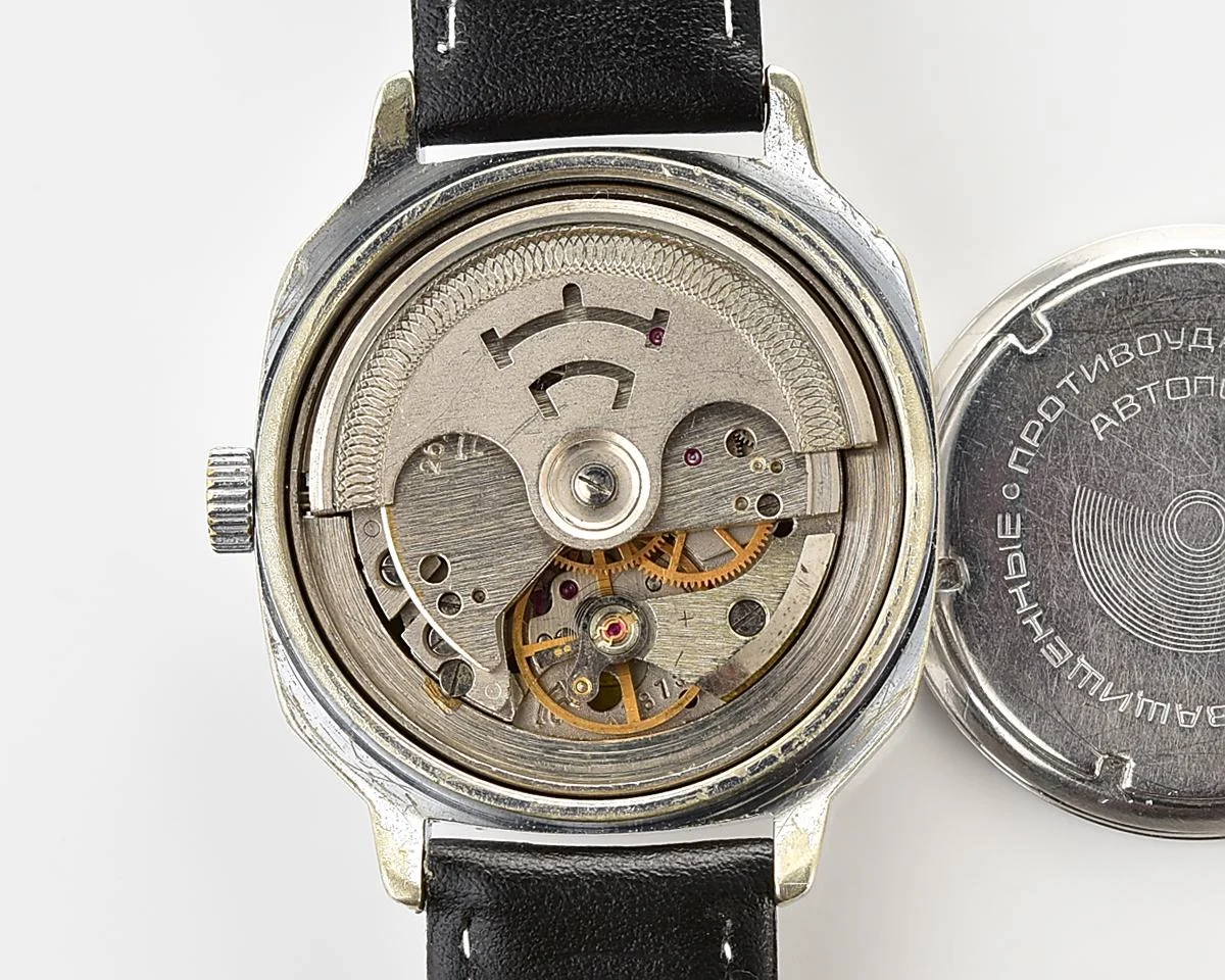 Soviet mechanical Raketa with automatic self-winding movement