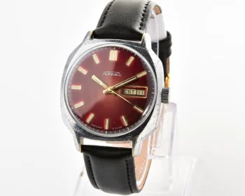 Soviet mechanical Raketa with automatic self-winding movement