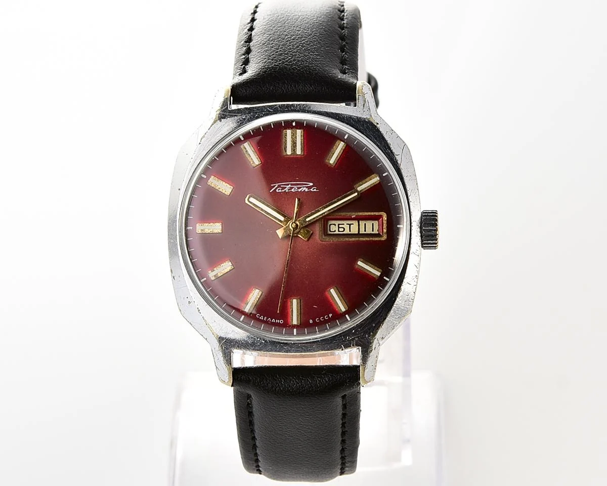 Soviet mechanical Raketa with automatic self-winding movement