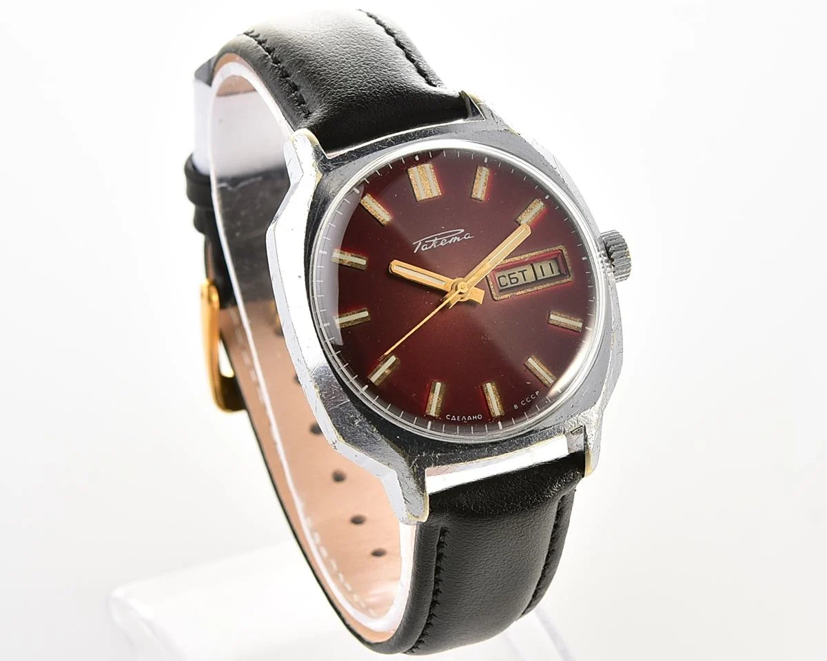 Soviet mechanical Raketa with automatic self-winding movement