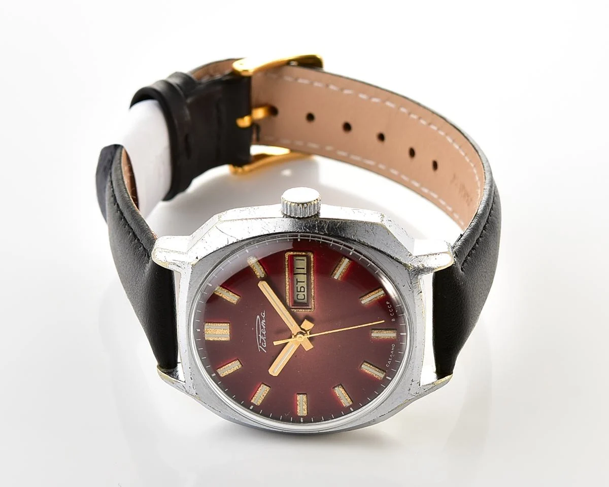 Soviet mechanical Raketa with automatic self-winding movement