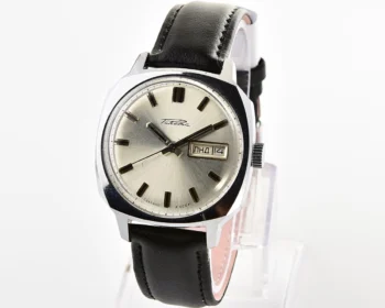 Excellent Soviet mechanical Raketa with automatic self winding movement