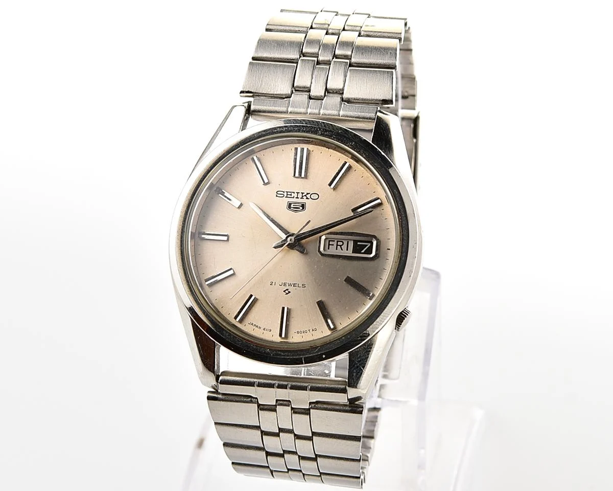 Vintage Seiko 5 – Silver Sunburst Day-Date Automatic from December 1967