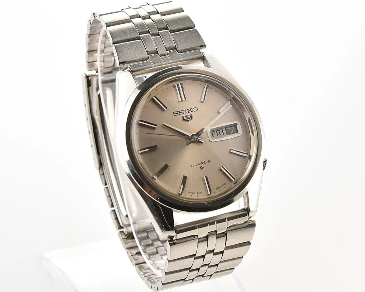 Vintage Seiko 5 – Silver Sunburst Day-Date Automatic from December 1967
