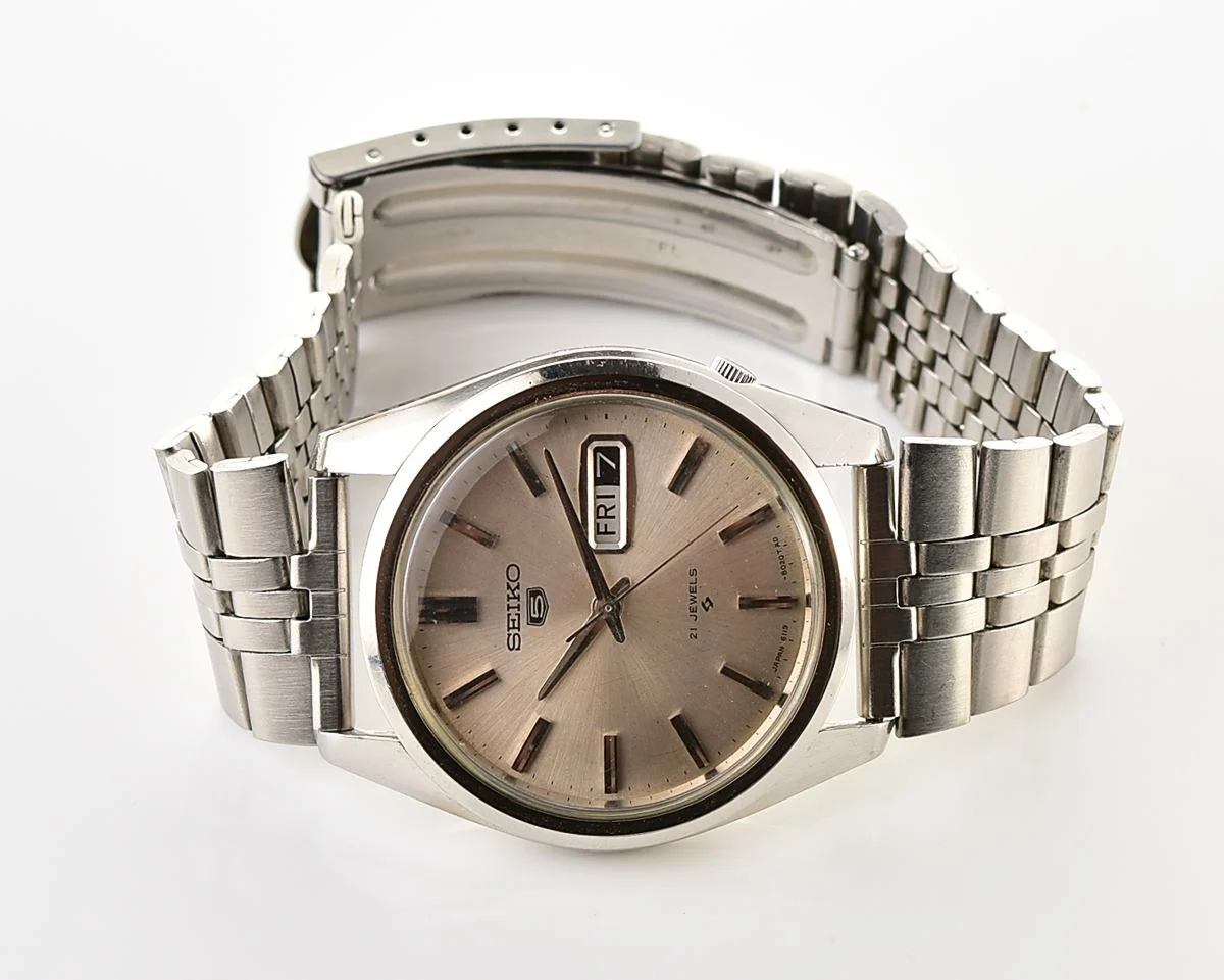 Vintage Seiko 5 – Silver Sunburst Day-Date Automatic from December 1967