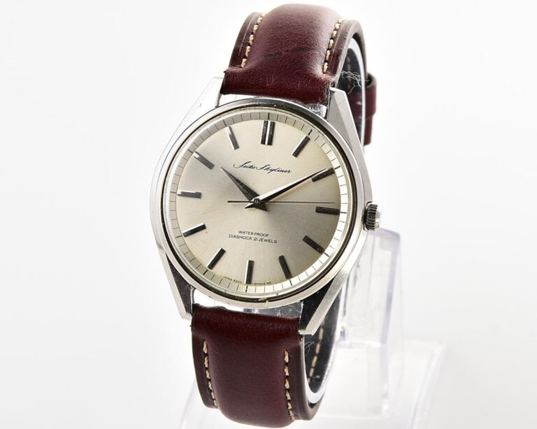 Vintage Seiko Skyliner 21 jewels manual wind with rare seahorse caseback, from August 1966