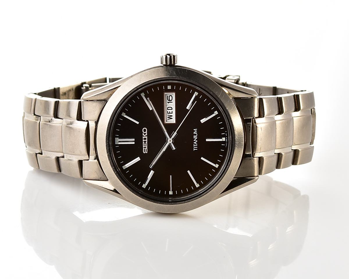 Vintage Seiko Titanium Day-Date Quartz (Ref. 7N43-0AN0) - Ultra-Lightweight Everyday Classic