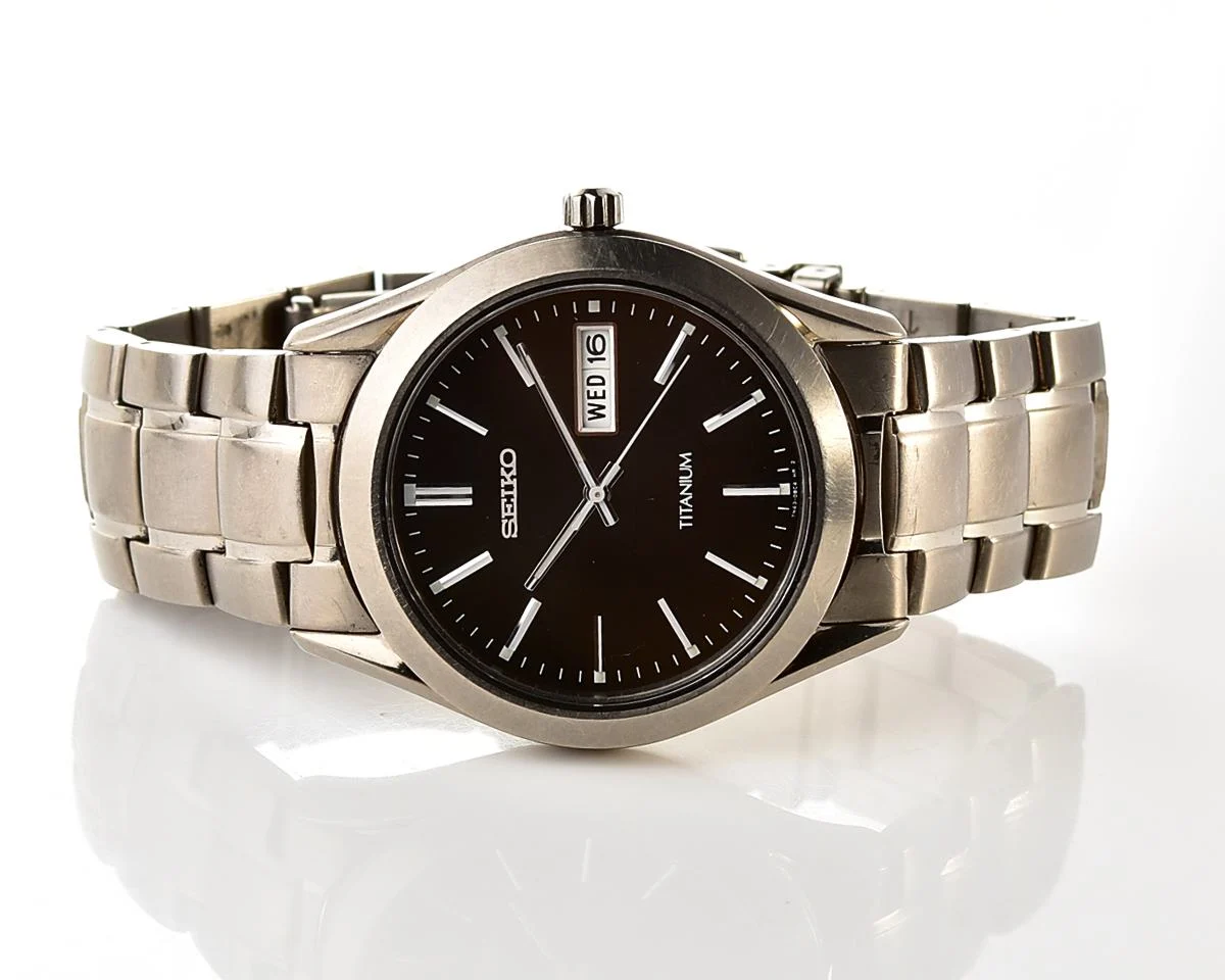 Vintage Seiko Titanium Day-Date Quartz (Ref. 7N43-0AN0) - Ultra-Lightweight Everyday Classic