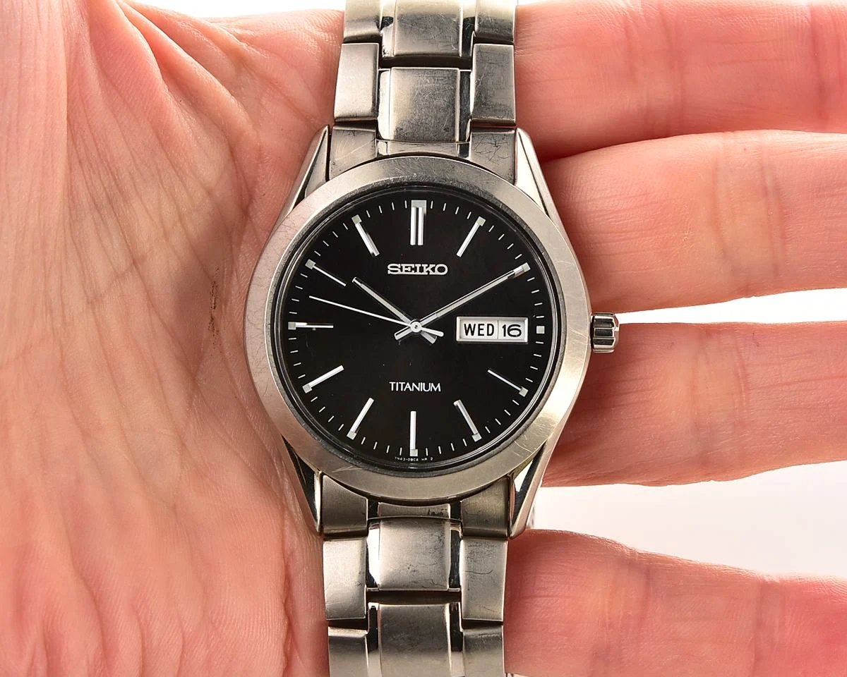 Vintage Seiko Titanium Day-Date Quartz (Ref. 7N43-0AN0) - Ultra-Lightweight Everyday Classic