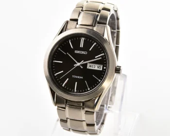 Vintage Seiko Titanium Day-Date Quartz (Ref. 7N43-0AN0) - Ultra-Lightweight Everyday Classic