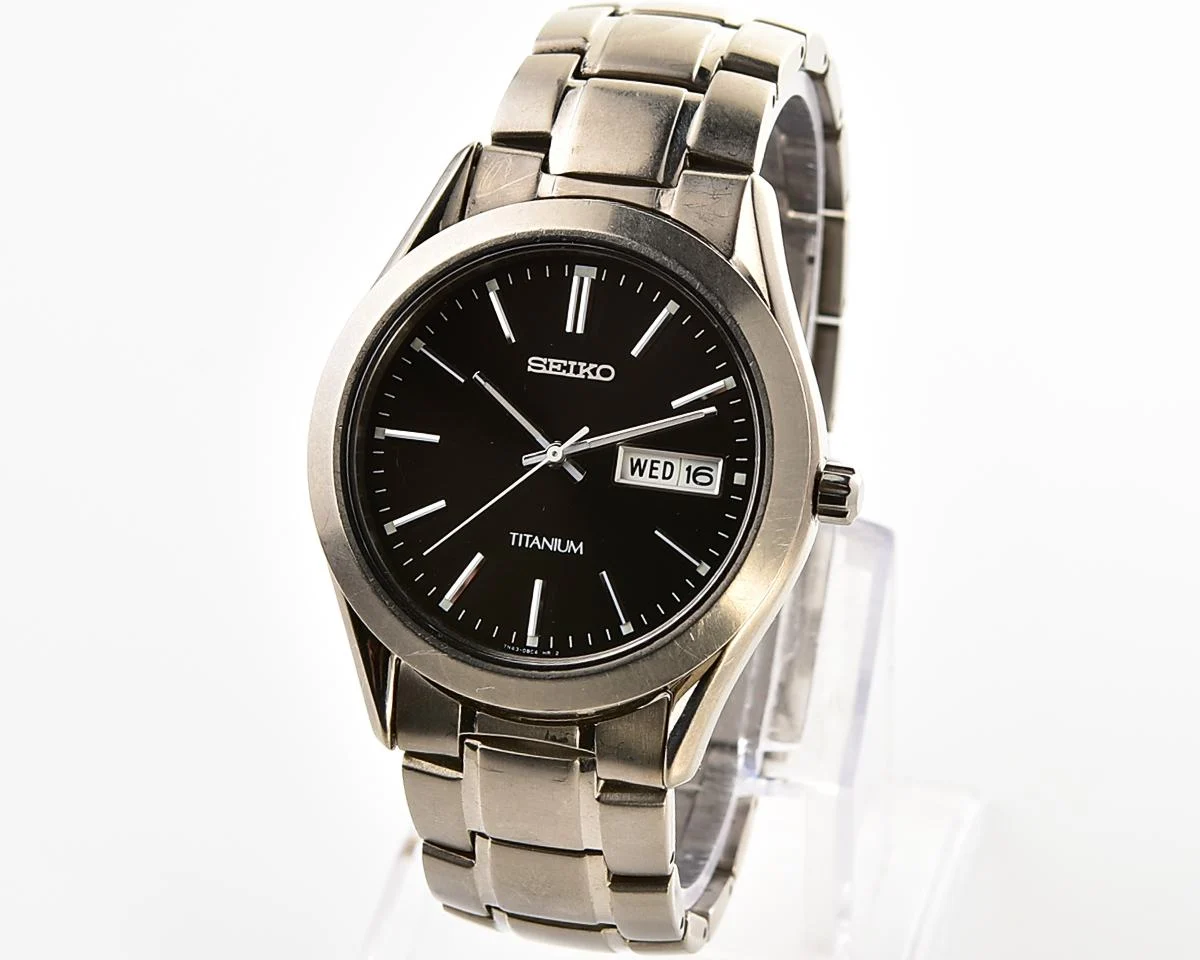 Vintage Seiko Titanium Day-Date Quartz (Ref. 7N43-0AN0) - Ultra-Lightweight Everyday Classic