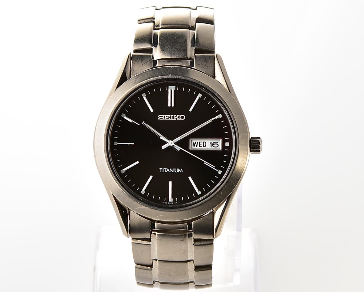 Vintage Seiko Titanium Day-Date Quartz (Ref. 7N43-0AN0) - Ultra-Lightweight Everyday Classic