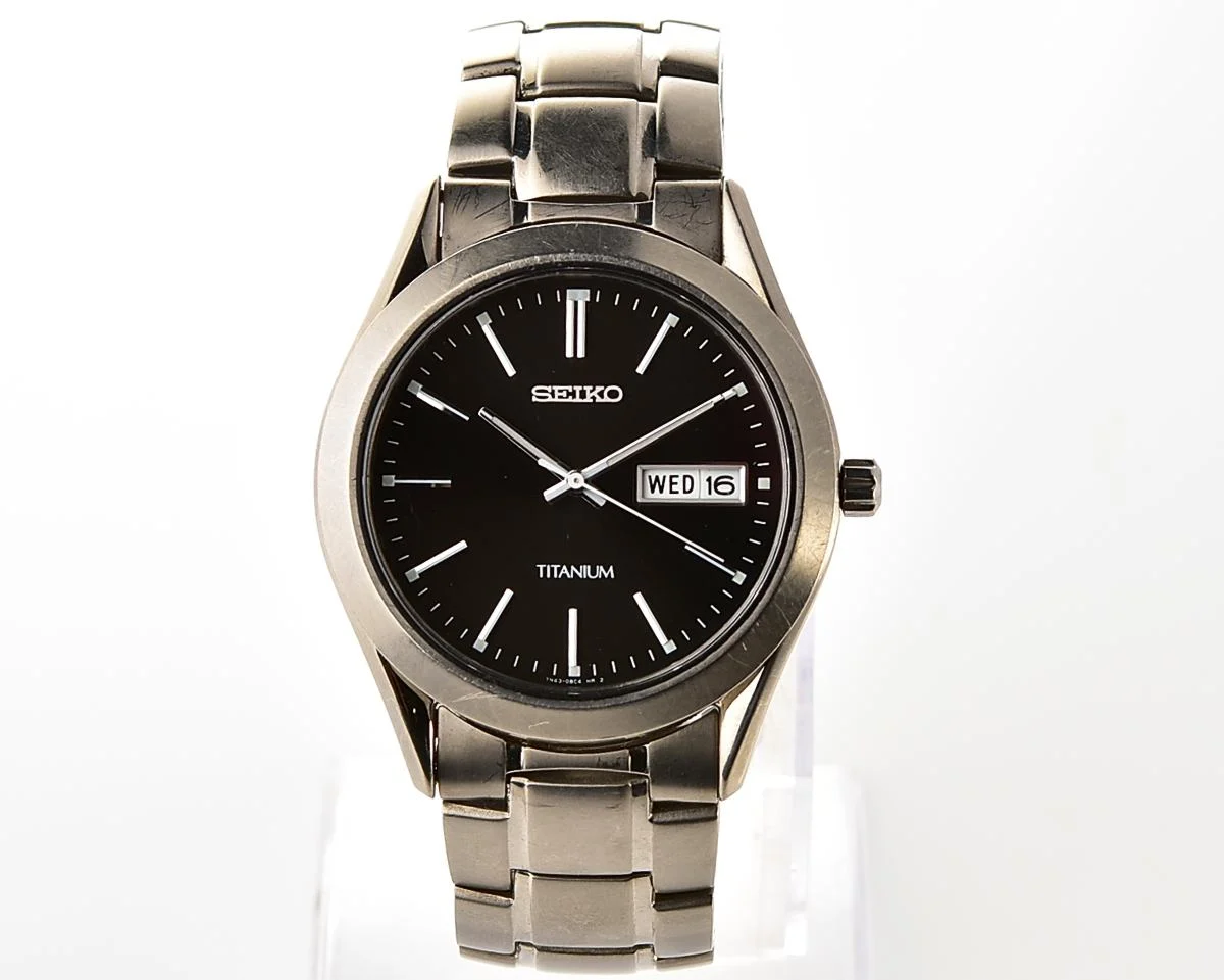 Vintage Seiko Titanium Day-Date Quartz (Ref. 7N43-0AN0) - Ultra-Lightweight Everyday Classic