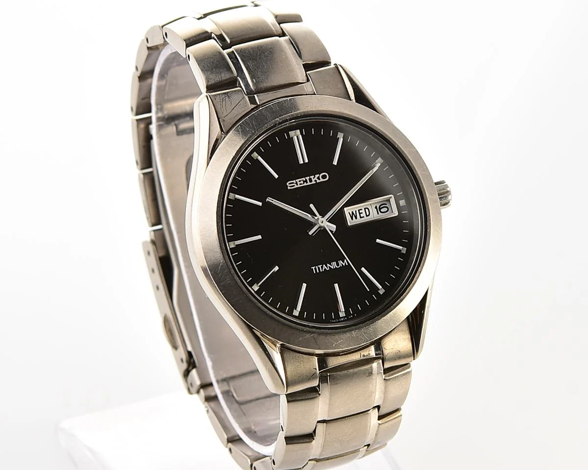 Vintage Seiko Titanium Day-Date Quartz (Ref. 7N43-0AN0) - Ultra-Lightweight Everyday Classic