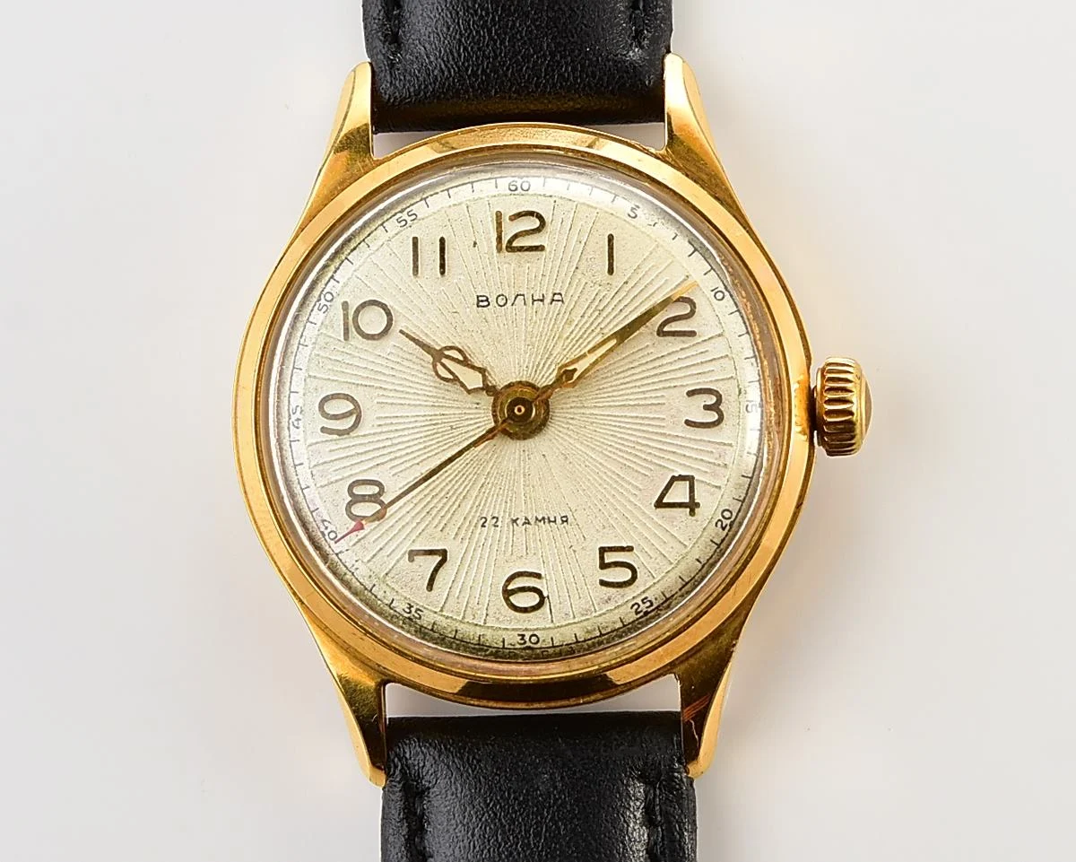 Soviet gold-plated Volna 22 jewels vintage mechanical watch