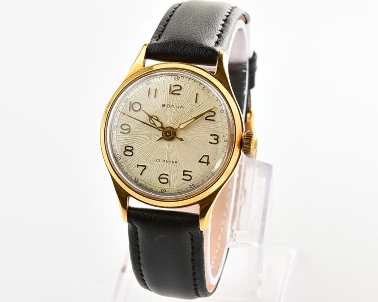 Soviet gold-plated VOLNA 22 jewels vintage mechanical watch