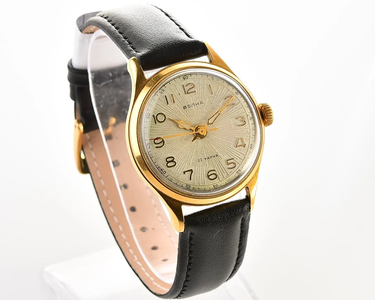 Soviet gold-plated Volna 22 jewels vintage mechanical watch