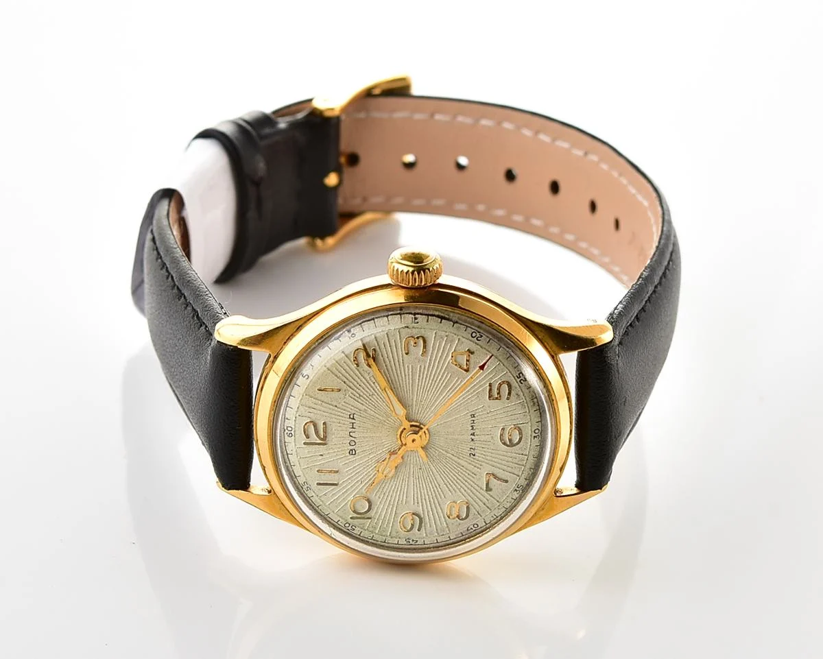 Soviet gold-plated Volna 22 jewels vintage mechanical watch
