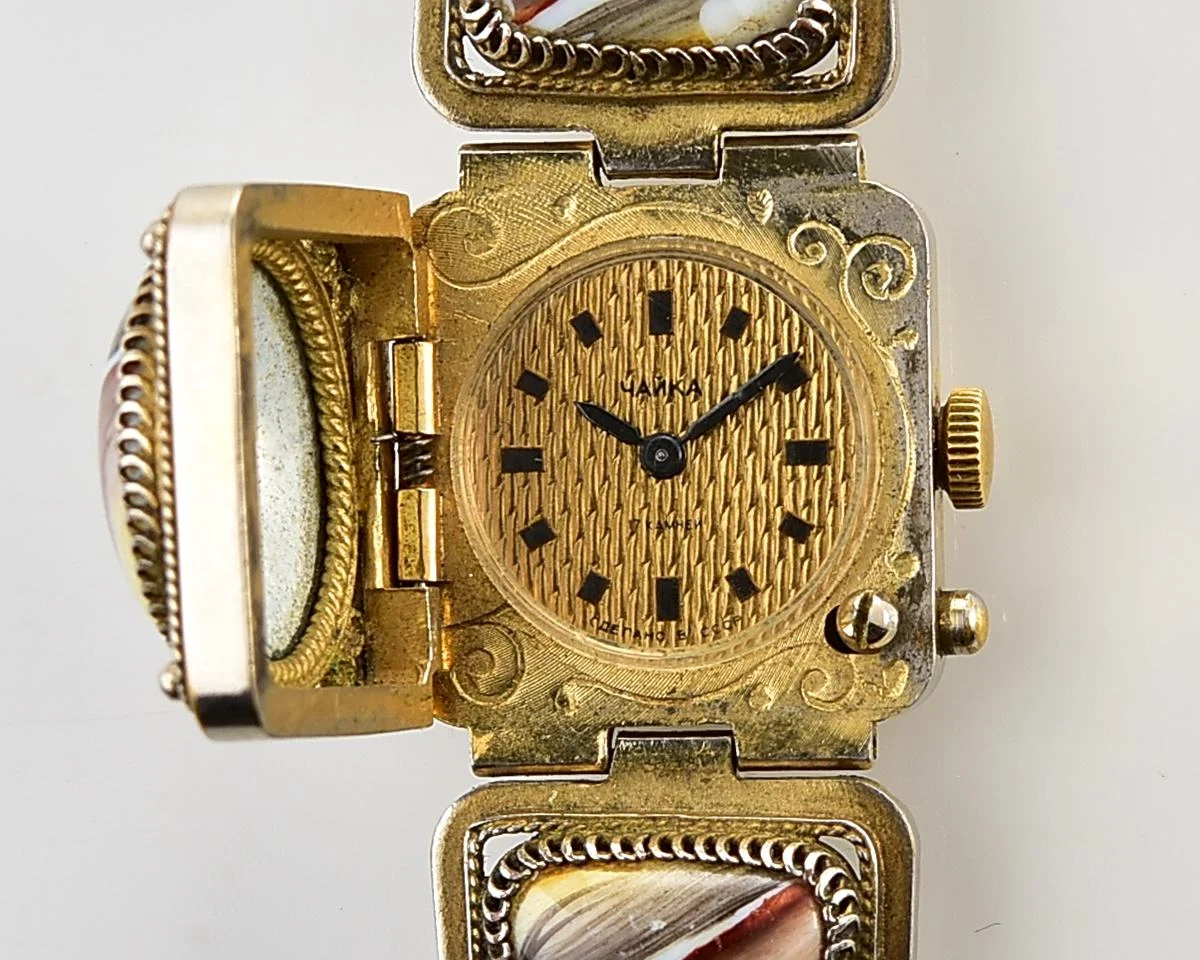 Chaika vintage wristwatch for ladies with stylish ceramic bracelet