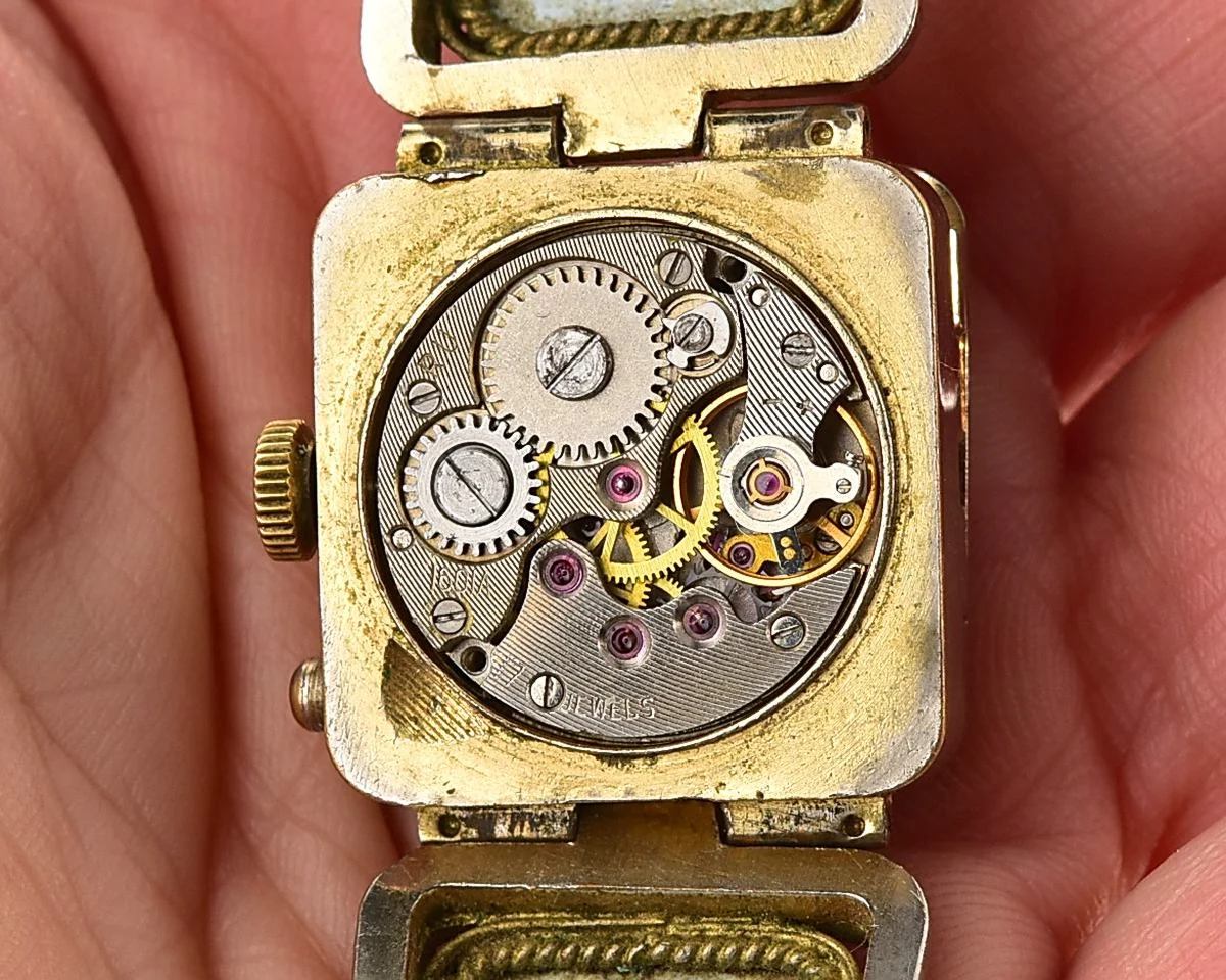 Chaika vintage wristwatch for ladies with stylish ceramic bracelet