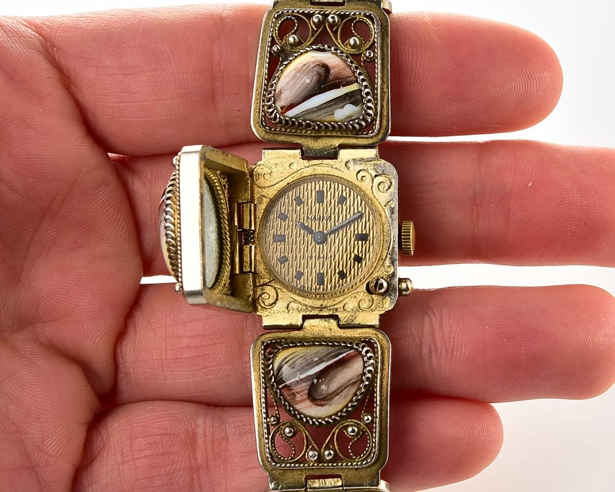Chaika vintage wristwatch for ladies with stylish ceramic bracelet
