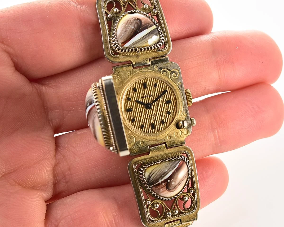 Chaika vintage wristwatch for ladies with stylish ceramic bracelet