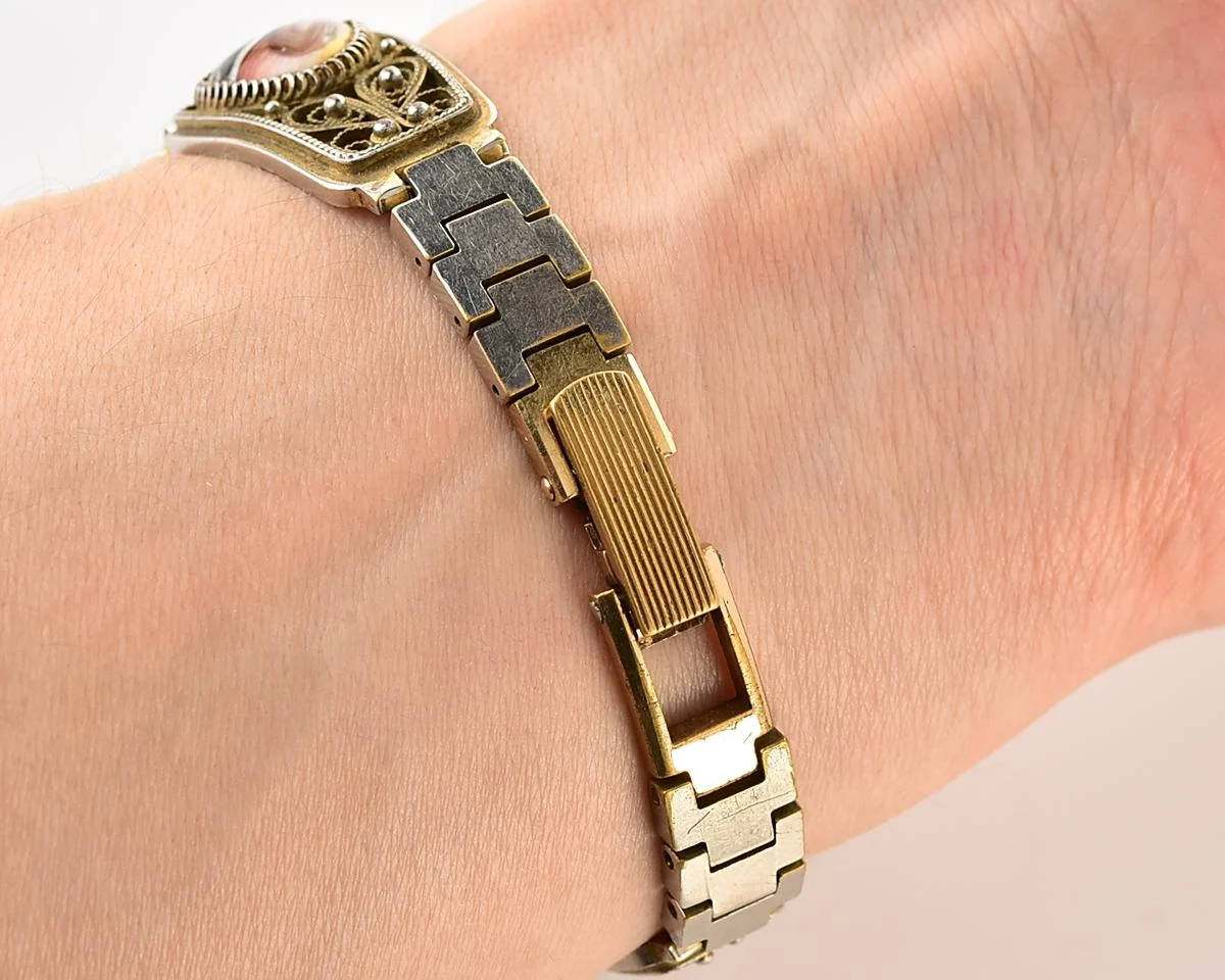 Chaika vintage wristwatch for ladies with stylish ceramic bracelet
