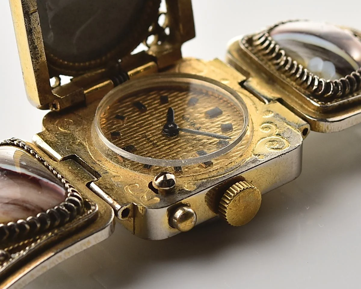 Chaika vintage wristwatch for ladies with stylish ceramic bracelet