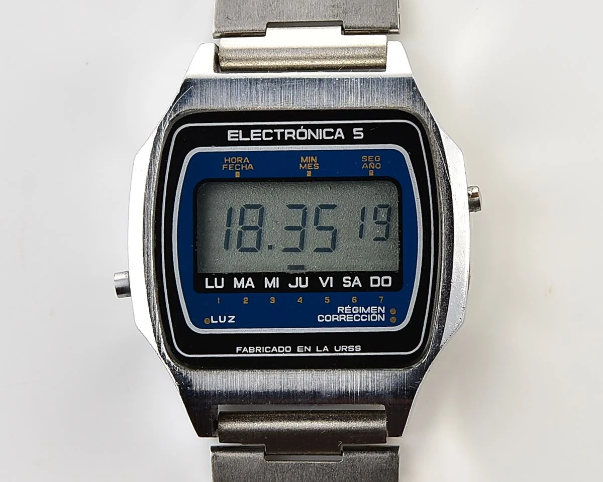 Rare Soviet vintage USSR digital watch Electronika 5 - export verison for Spanish speaking world!