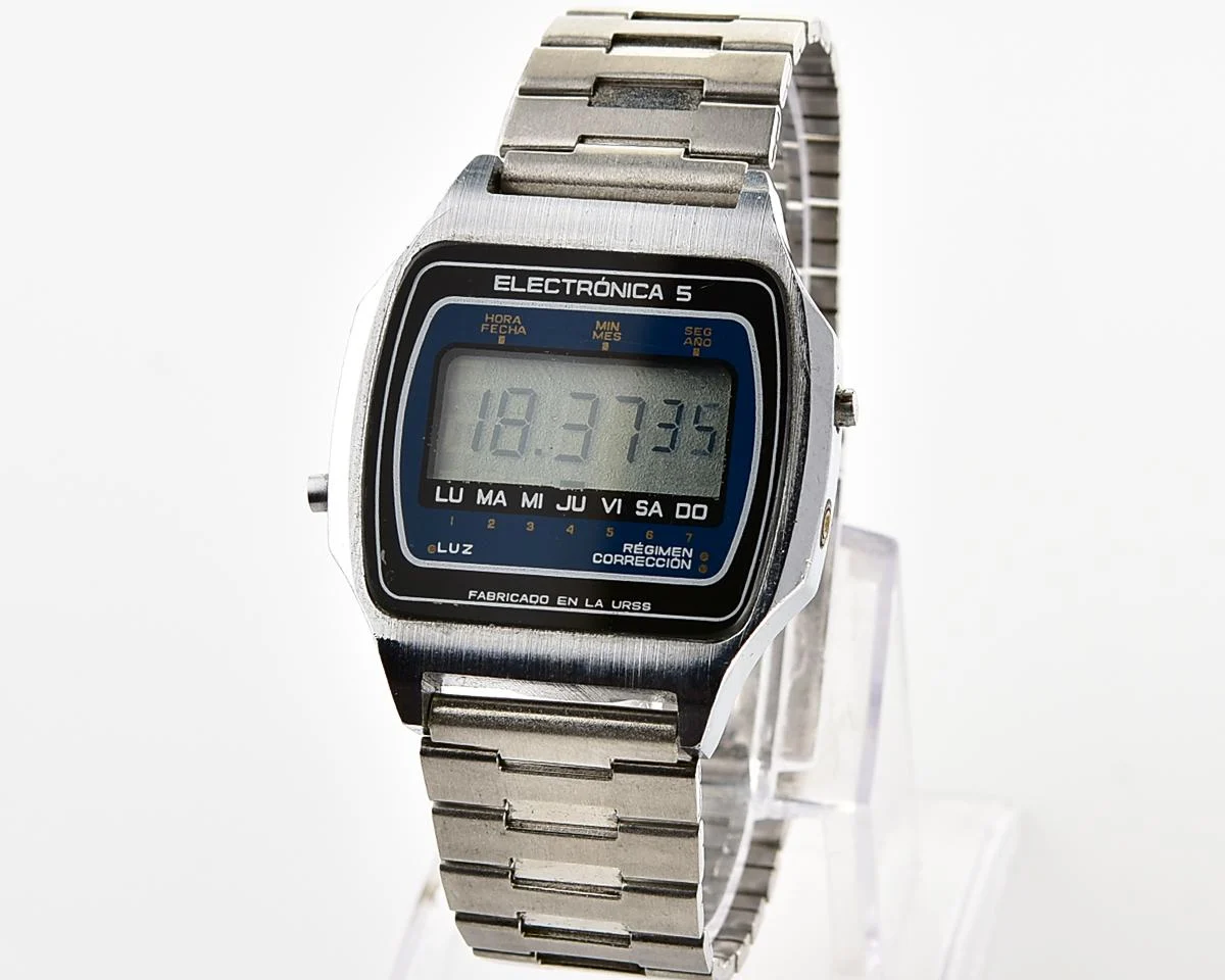 Rare Soviet vintage USSR digital watch Electronika 5 - export verison for Spanish speaking world!