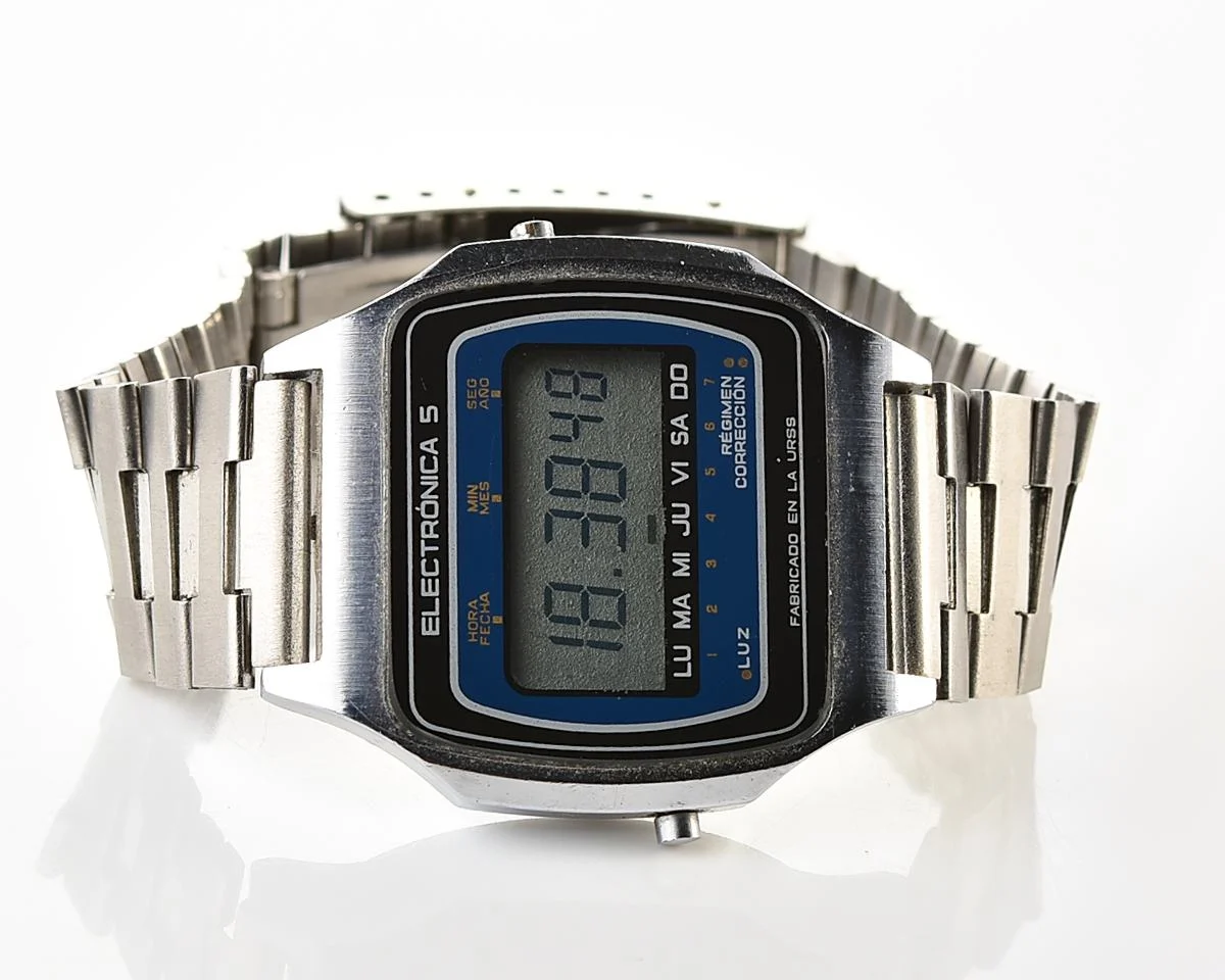 Rare Soviet vintage USSR digital watch Electronika 5 - export verison for Spanish speaking world!