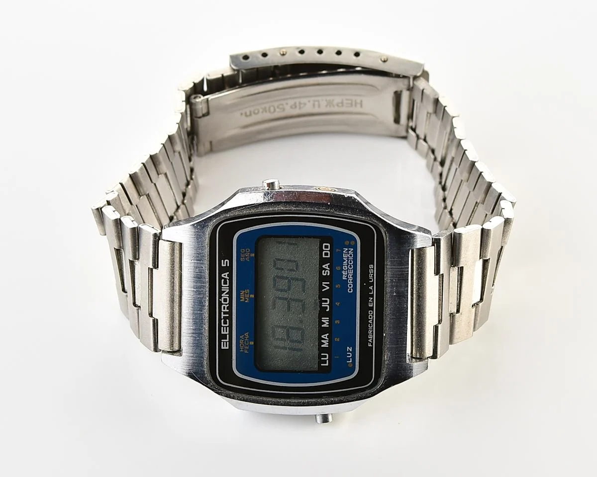 Rare Soviet vintage USSR digital watch Electronika 5 - export verison for Spanish speaking world!