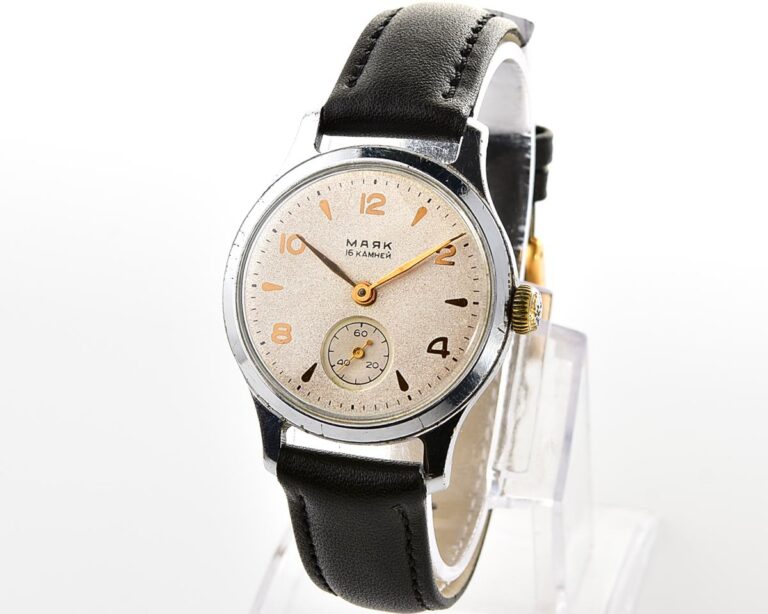 Excellent vintage soviet MAYAK mechanical watch, the 3rd quarter of 1956!